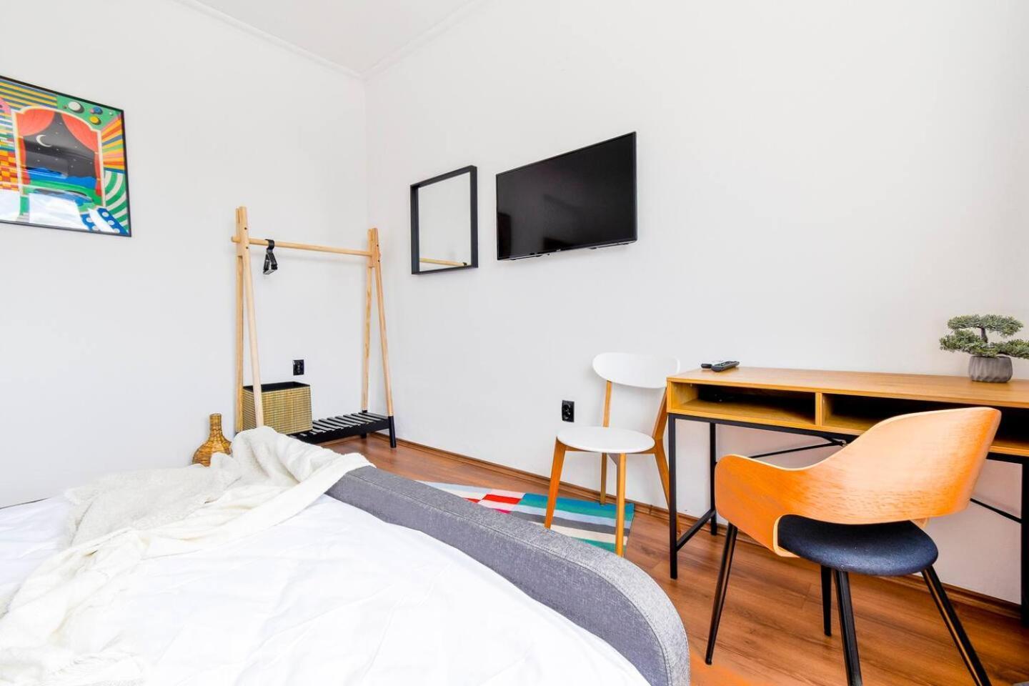 Super Fresh! 3Bdr Apartment In Sofia Center'S Artistic Area エクステリア 写真
