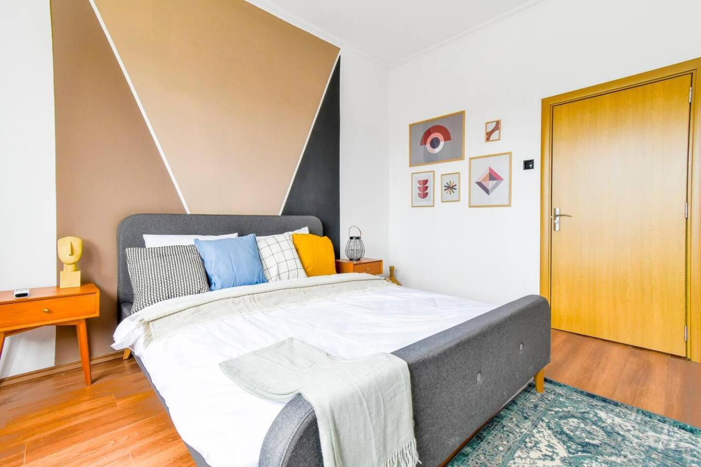 Super Fresh! 3Bdr Apartment In Sofia Center'S Artistic Area エクステリア 写真