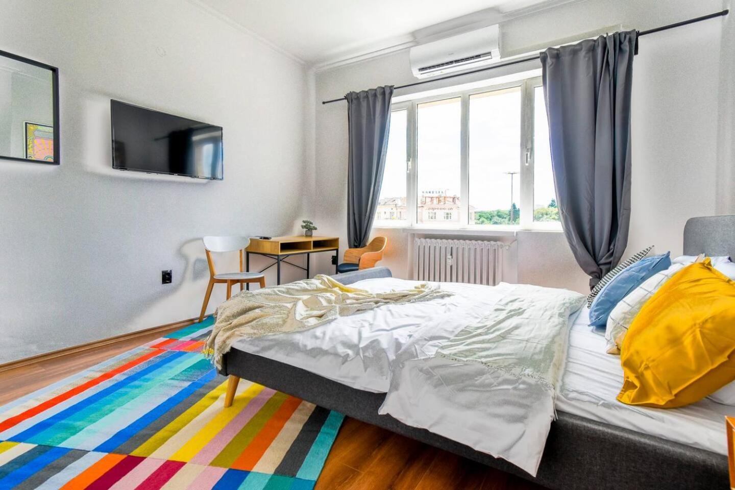 Super Fresh! 3Bdr Apartment In Sofia Center'S Artistic Area エクステリア 写真